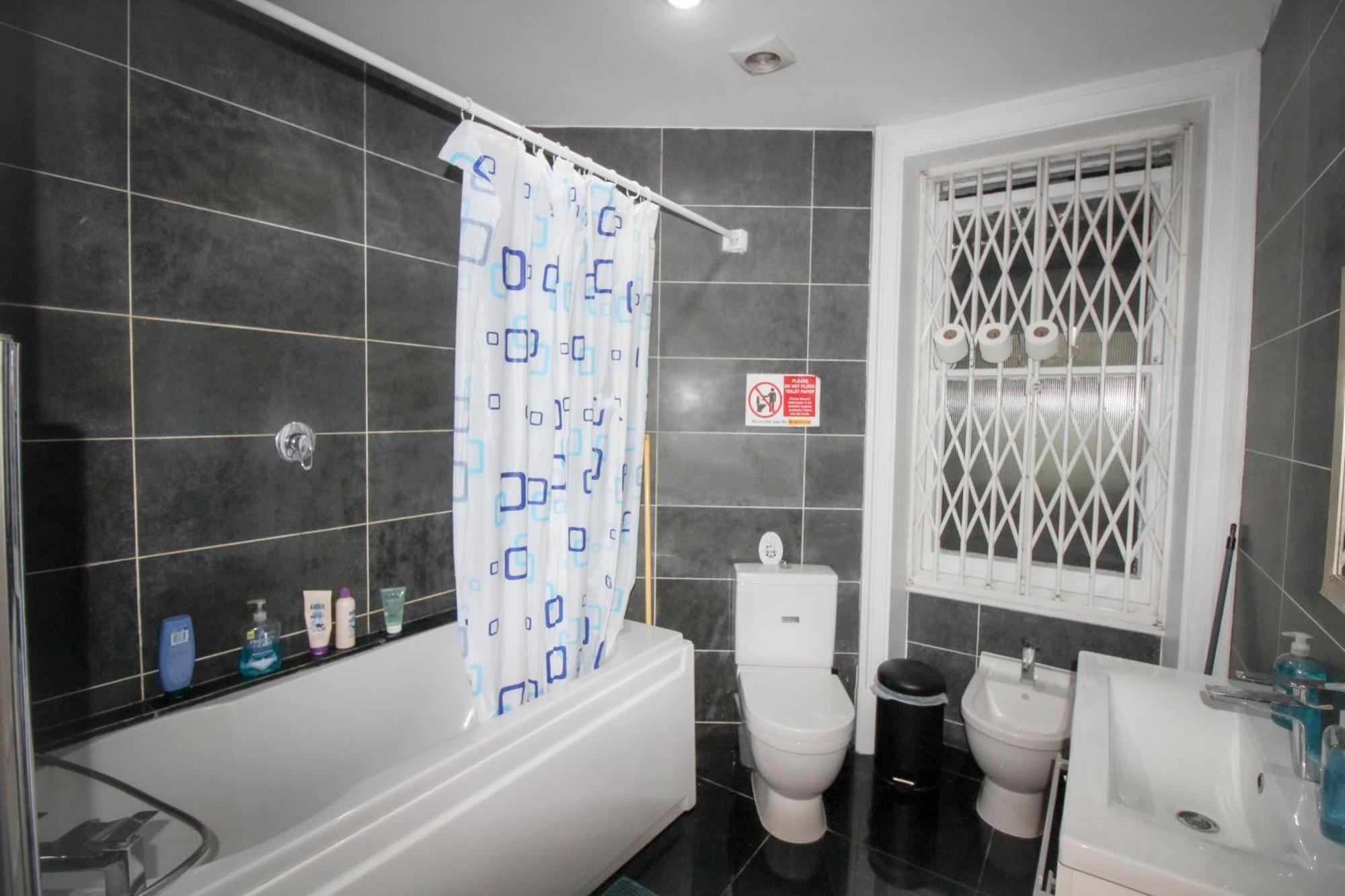 Alloggio in famiglia Spacious 4 Person Bedroom In Marylebone Londra